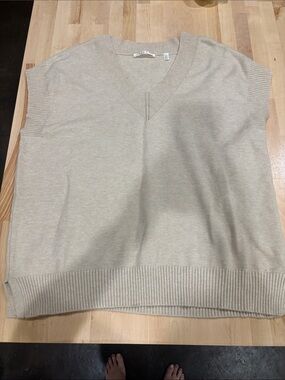 Cyrus  V-Neck Sweater Vest in Beige